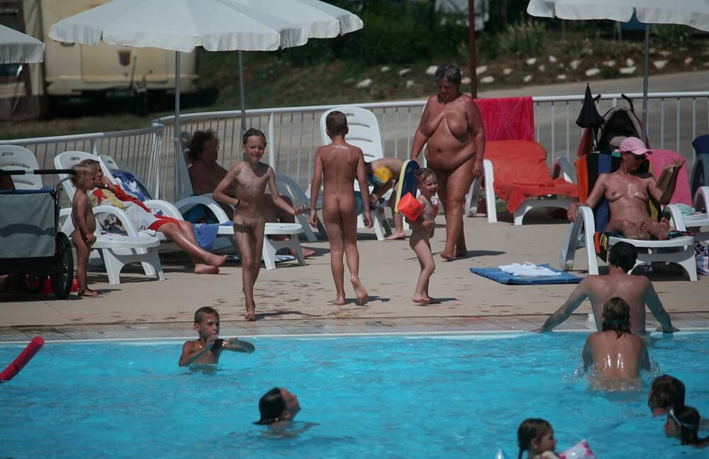[OnnDL] Naturist Afternoon Pool Games pics