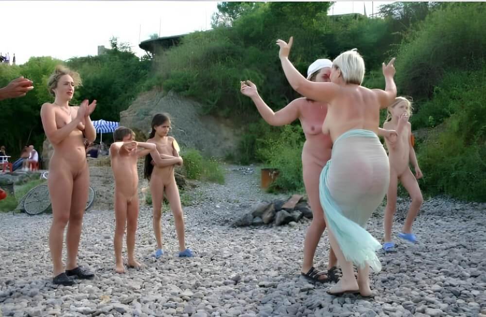 [OnnDL] Dances on a beach pics