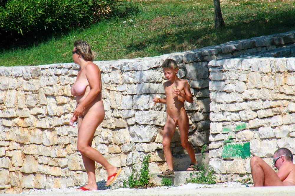 [OnnDL] Ula FKK Wall-Side Families pics