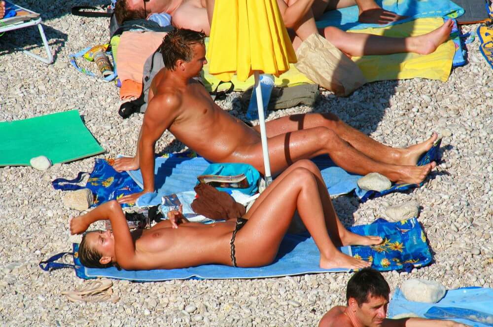 [OnnDL] Ula FKK Bikini Couples Day pics