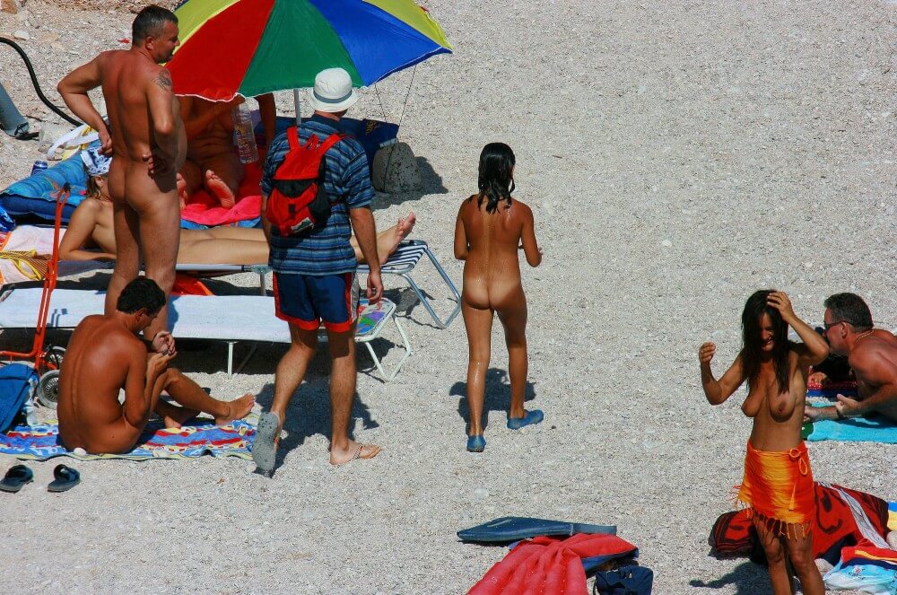 [OnnDL] Uka FKK Beach Parenting Nudist beach pics