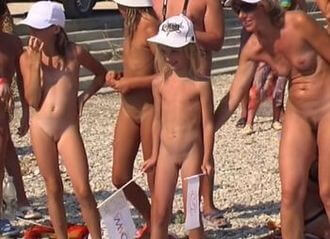 [OnnDL] Naturist Royal Family Show video
